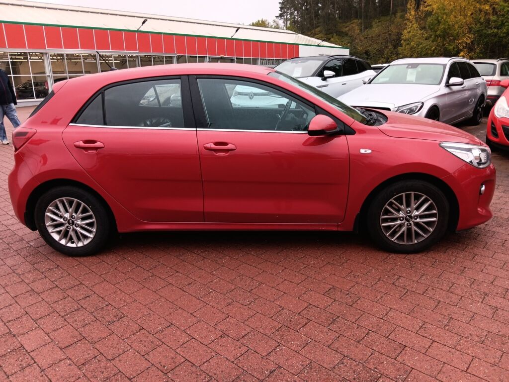 Kia Rio 2018 Punainen