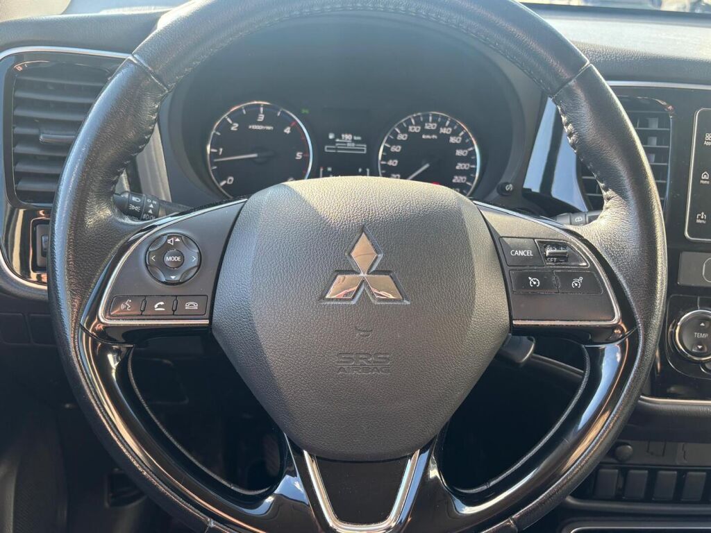 Mitsubishi Outlander 2018 Punainen