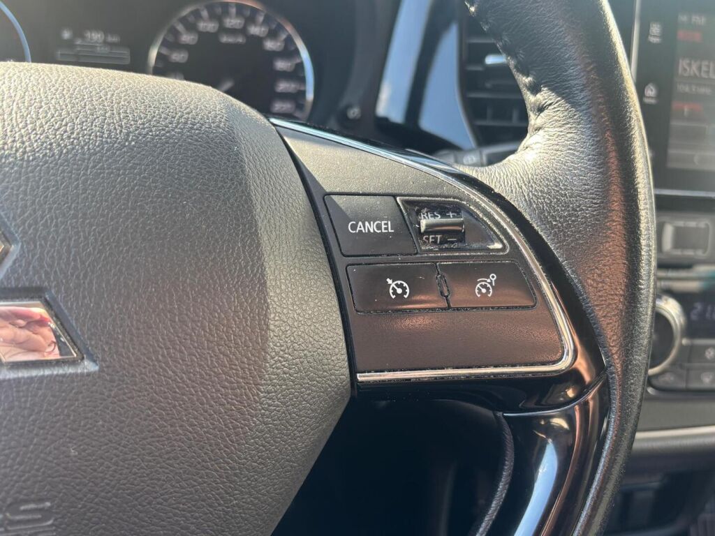 Mitsubishi Outlander 2018 Punainen
