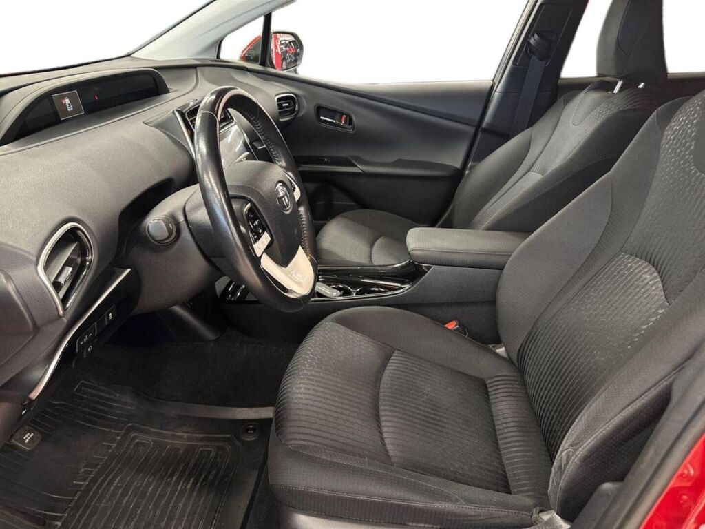 Toyota Prius Plug-in 2017 Punainen