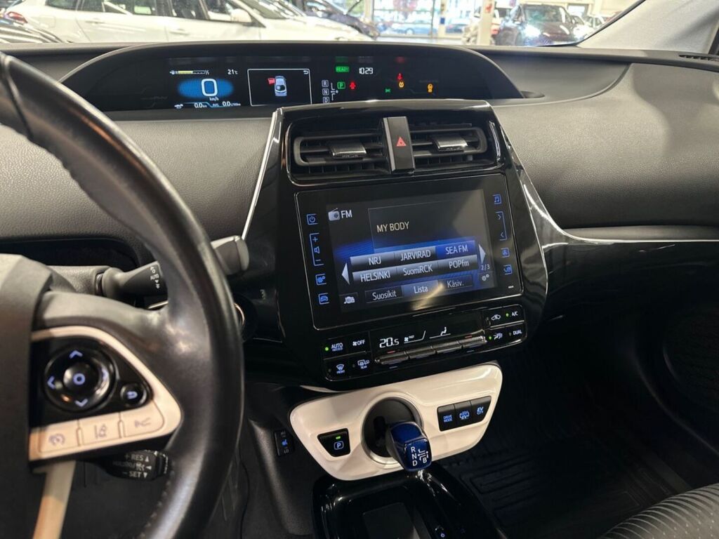 Toyota Prius Plug-in 2017 Punainen