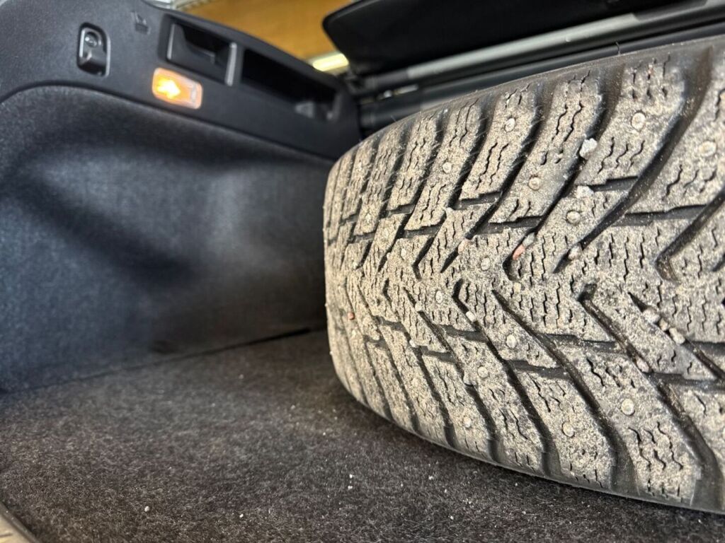 Toyota Auris 2018 Harmaa