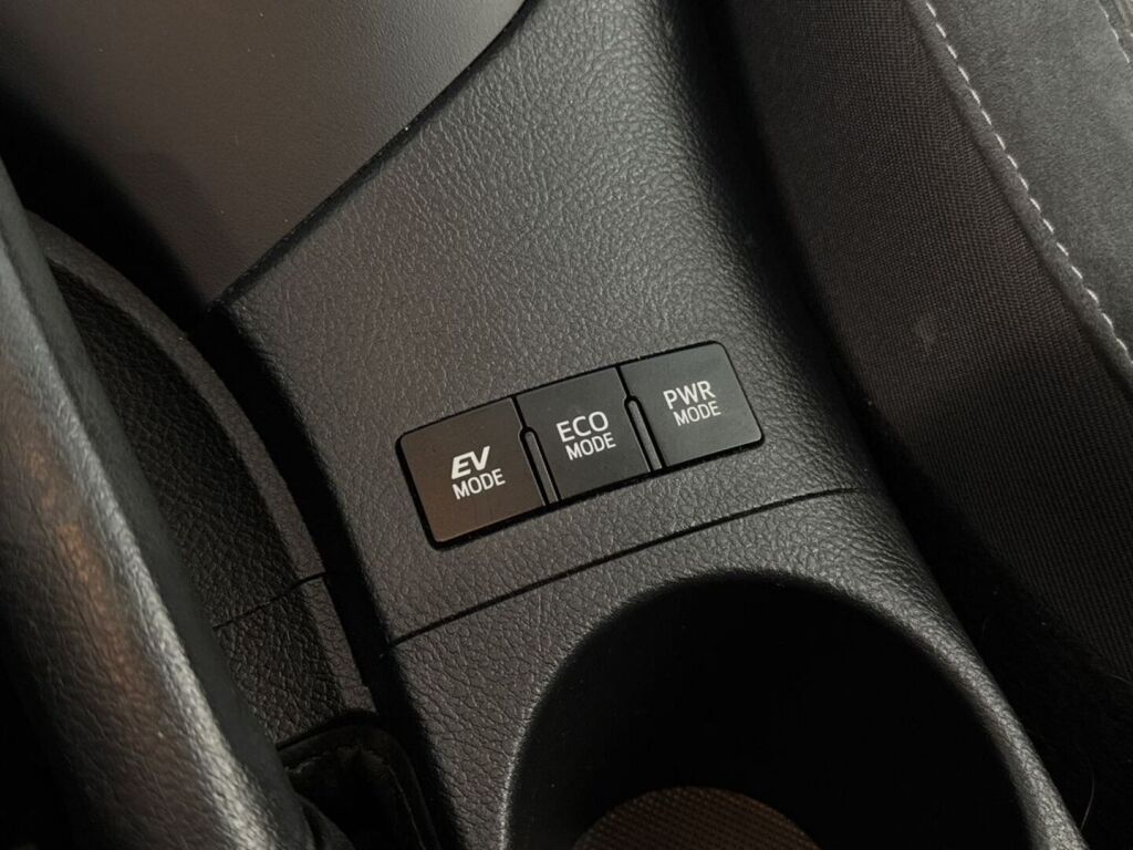 Toyota Auris 2018 Harmaa