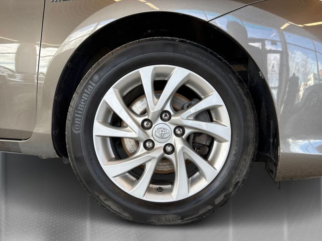 Toyota Auris 2018 Harmaa