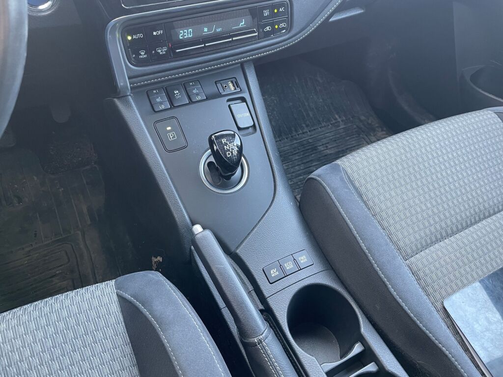 Toyota Auris 2018 Harmaa