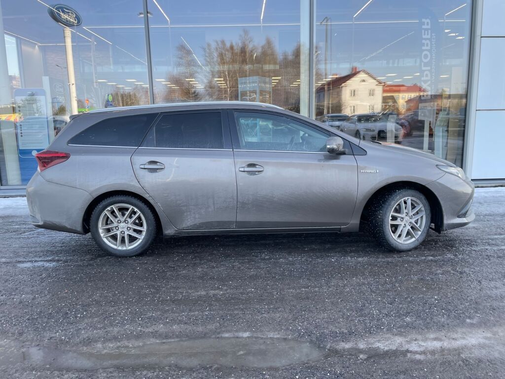 Toyota Auris 2018 Harmaa