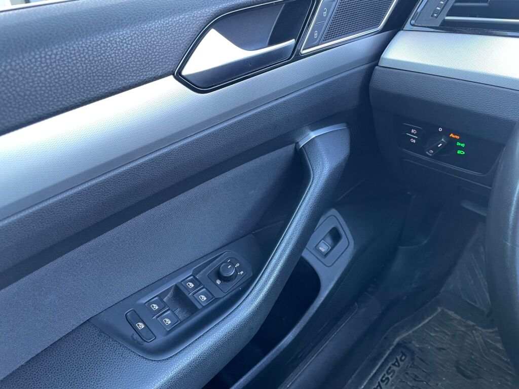 Volkswagen Passat 2018 Sininen