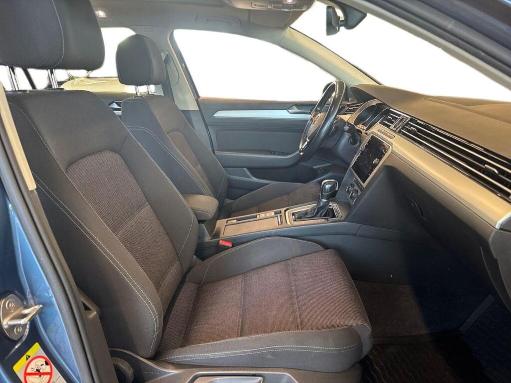 Volkswagen Passat 2018 Sininen