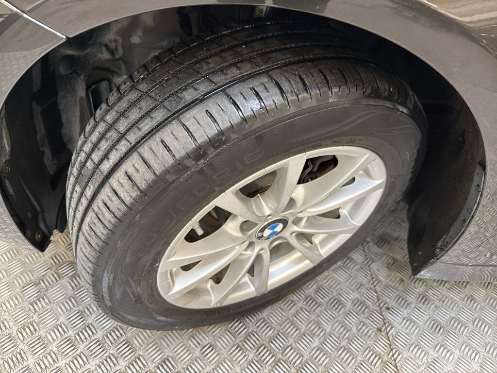 BMW 320 2018 Ruskea (beige)