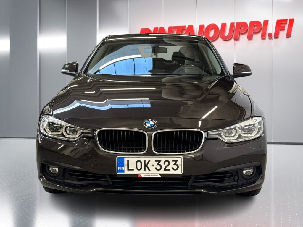BMW 320 2018 Ruskea (beige)