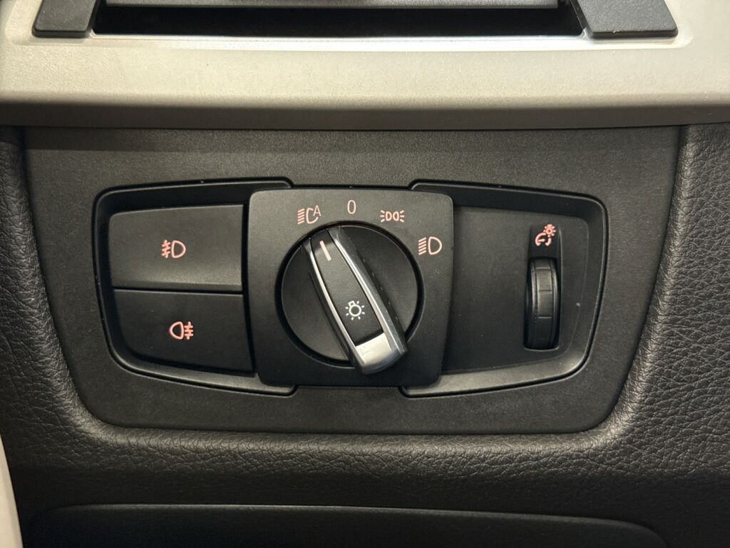 BMW 320 2018 Ruskea (beige)