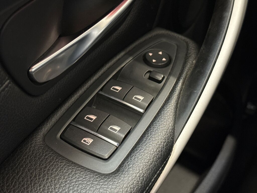 BMW 320 2018 Ruskea (beige)