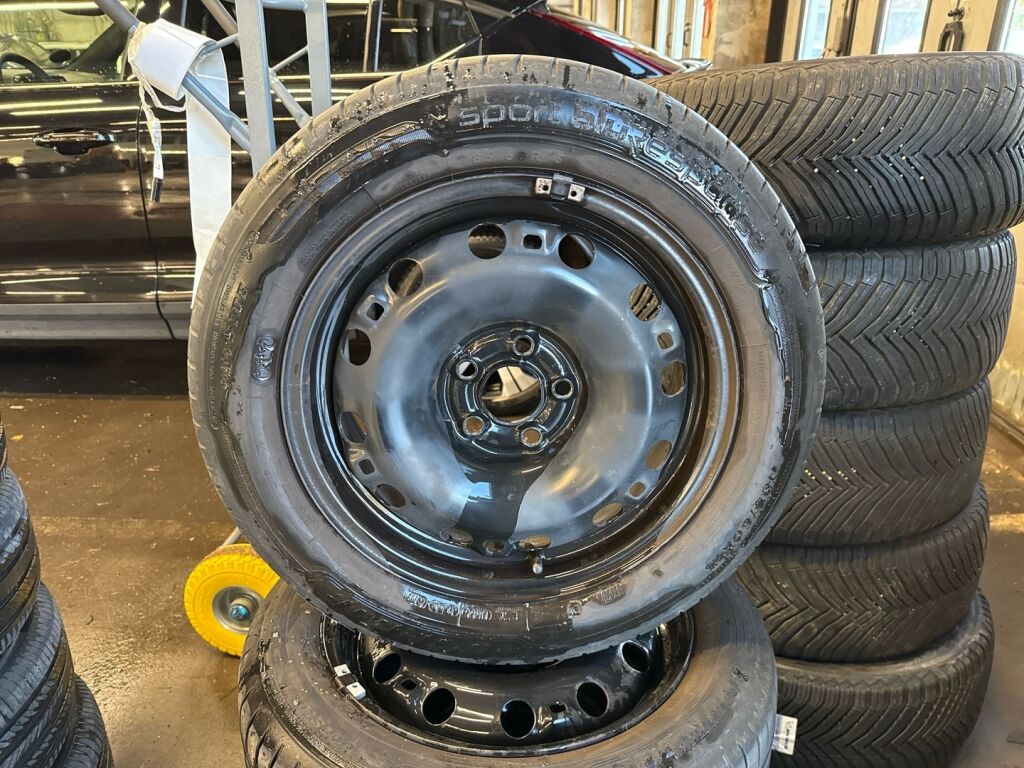 Skoda Fabia 2018 Sininen