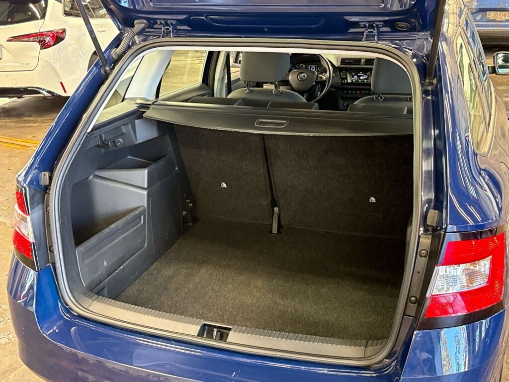 Skoda Fabia 2018 Sininen