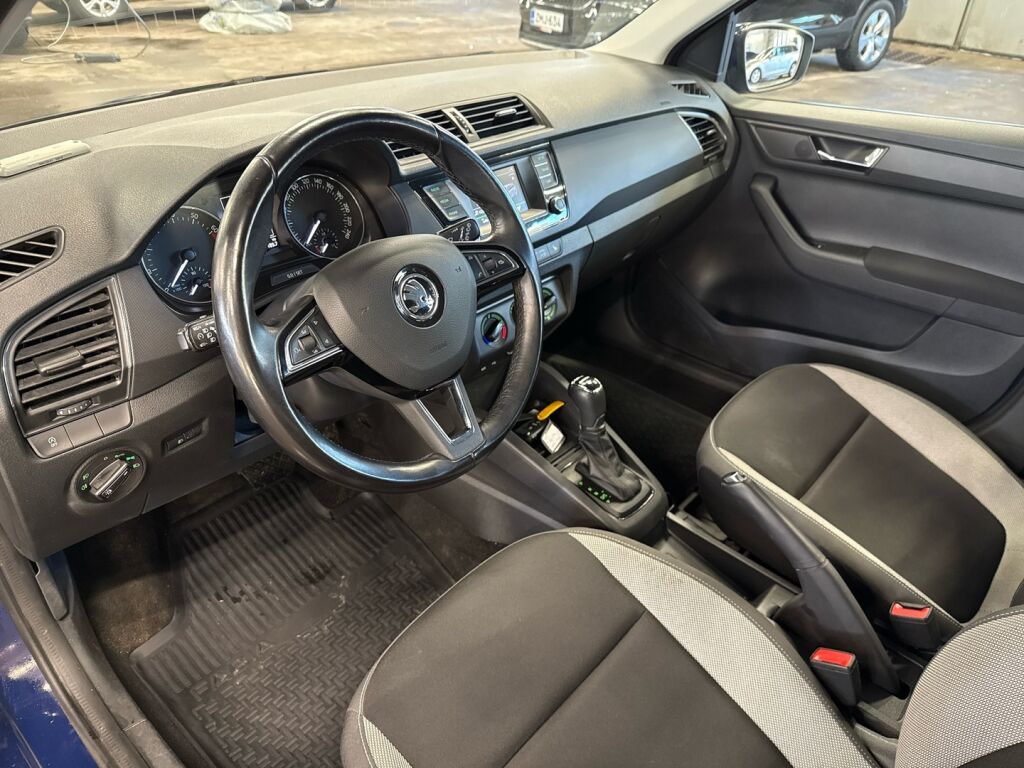 Skoda Fabia 2018 Sininen