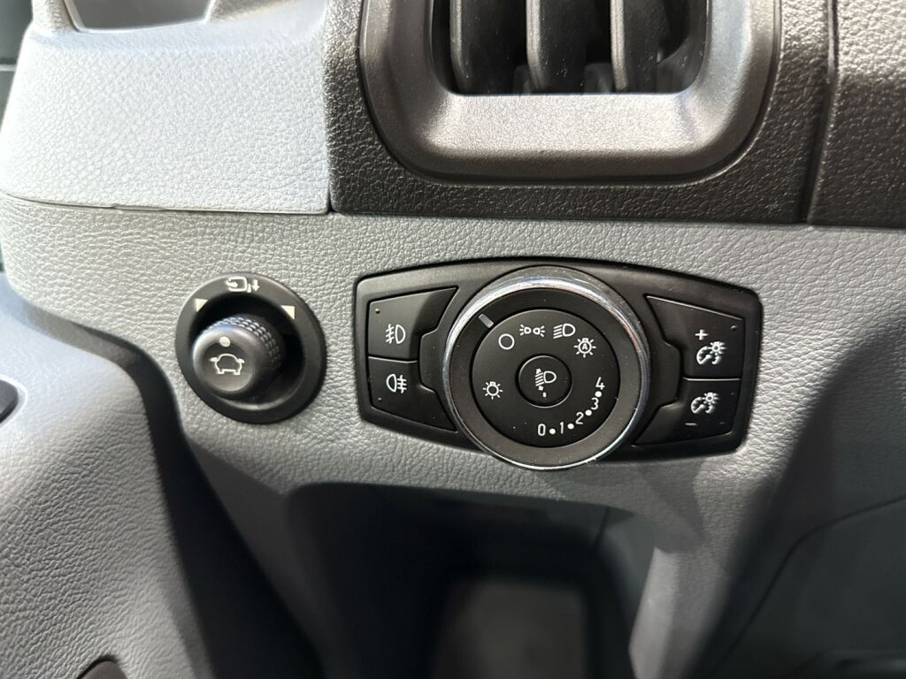 Ford Transit 2018 Sininen