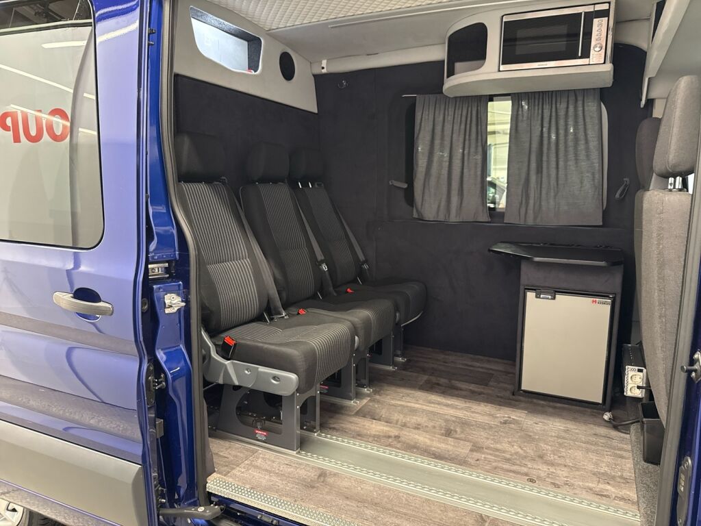 Ford Transit 2018 Sininen