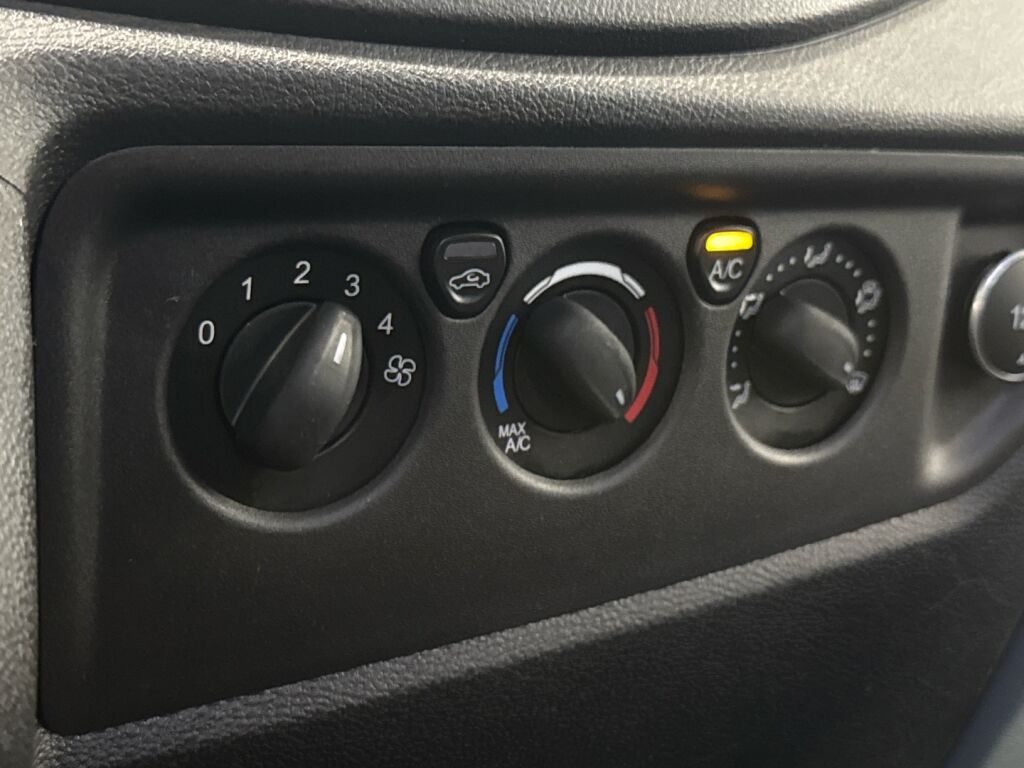 Ford Transit 2018 Sininen