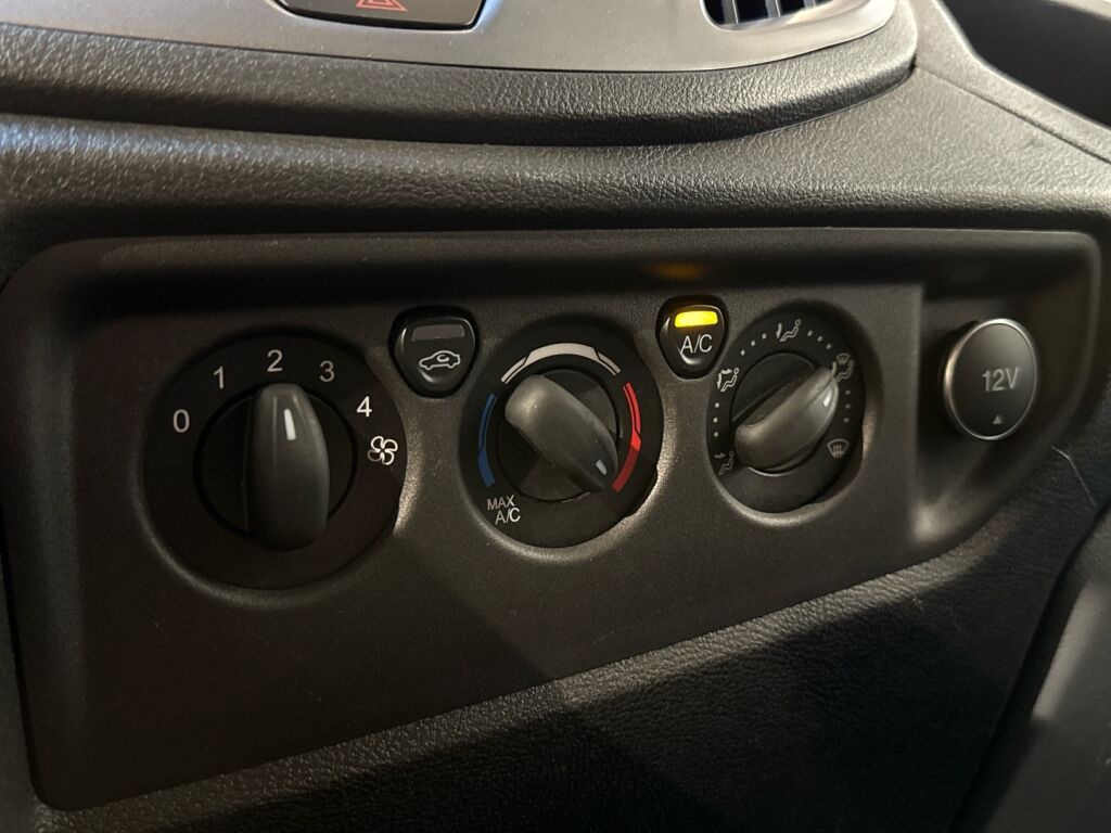 Ford Transit 2018 Sininen