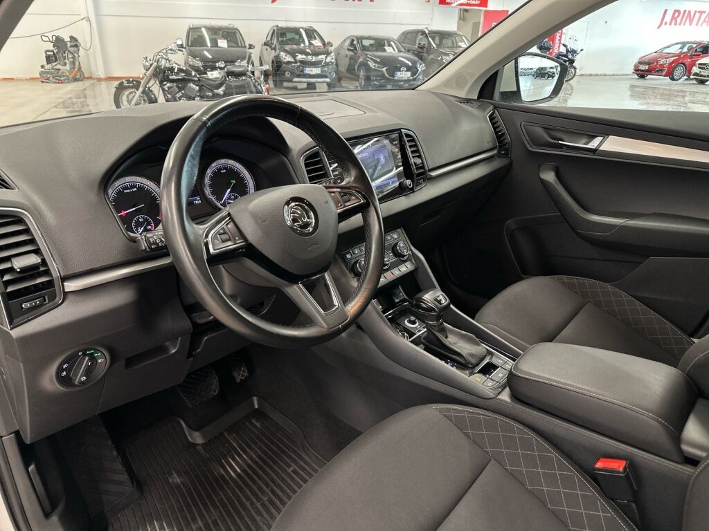 Skoda Karoq 2018 Valkoinen