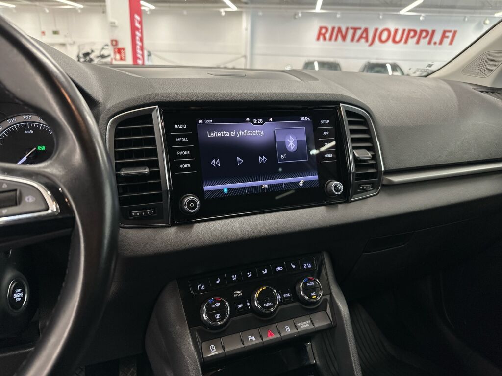 Skoda Karoq 2018 Valkoinen