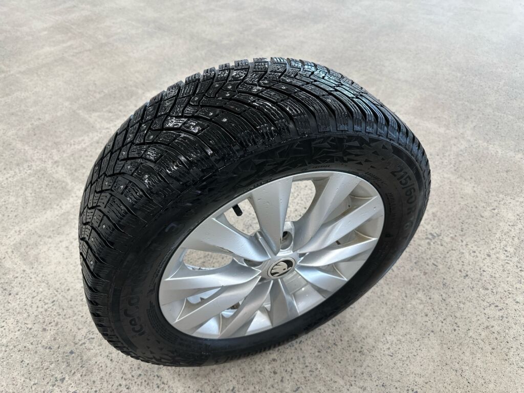 Skoda Karoq 2018 Valkoinen