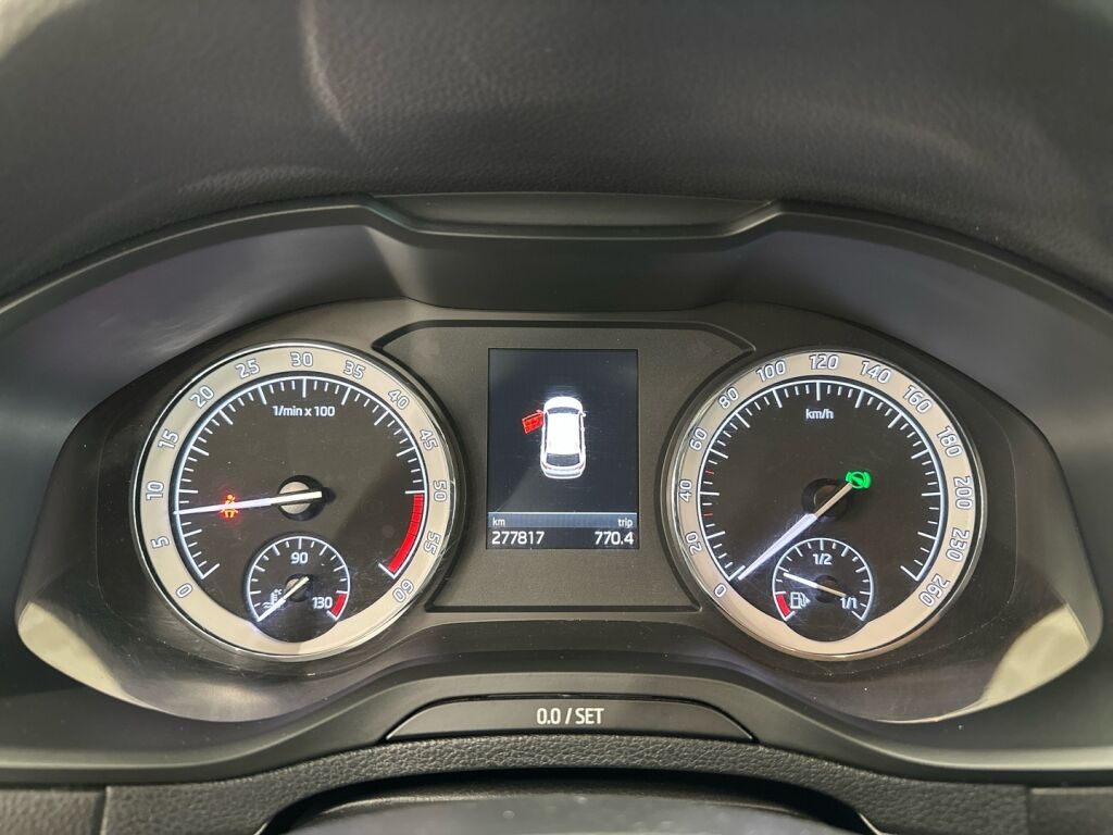 Skoda Karoq 2018 Valkoinen