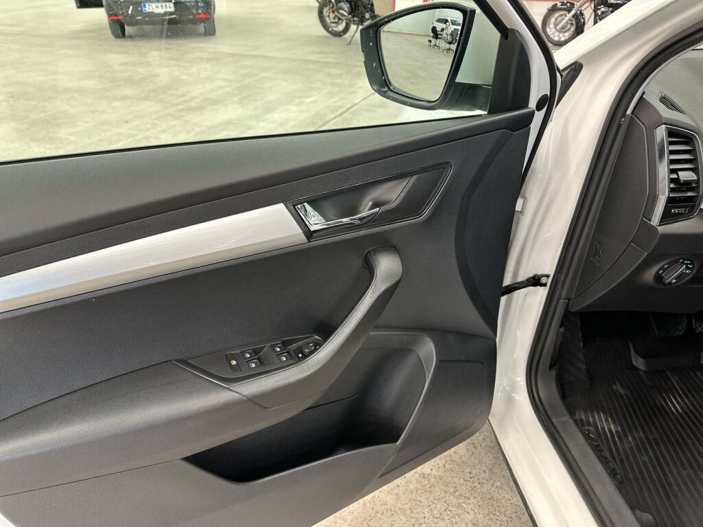 Skoda Karoq 2018 Valkoinen