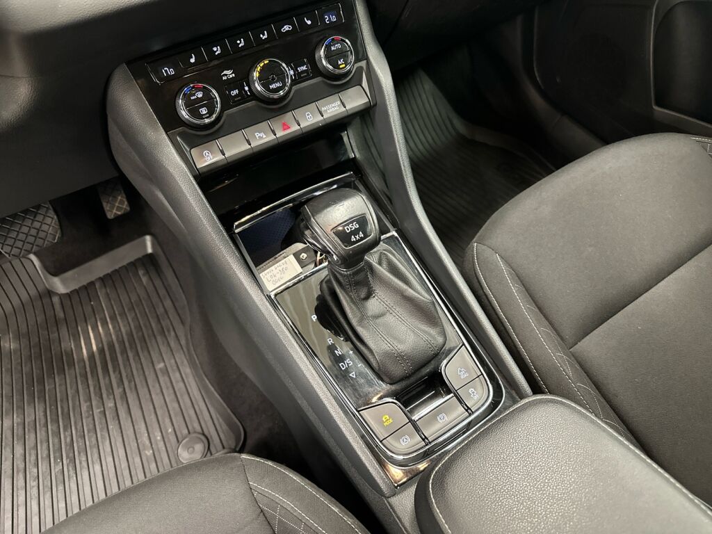 Skoda Karoq 2018 Valkoinen