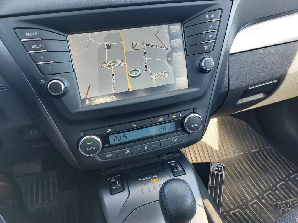 Toyota Avensis 2018 Harmaa