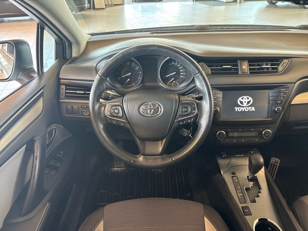 Toyota Avensis 2018 Harmaa