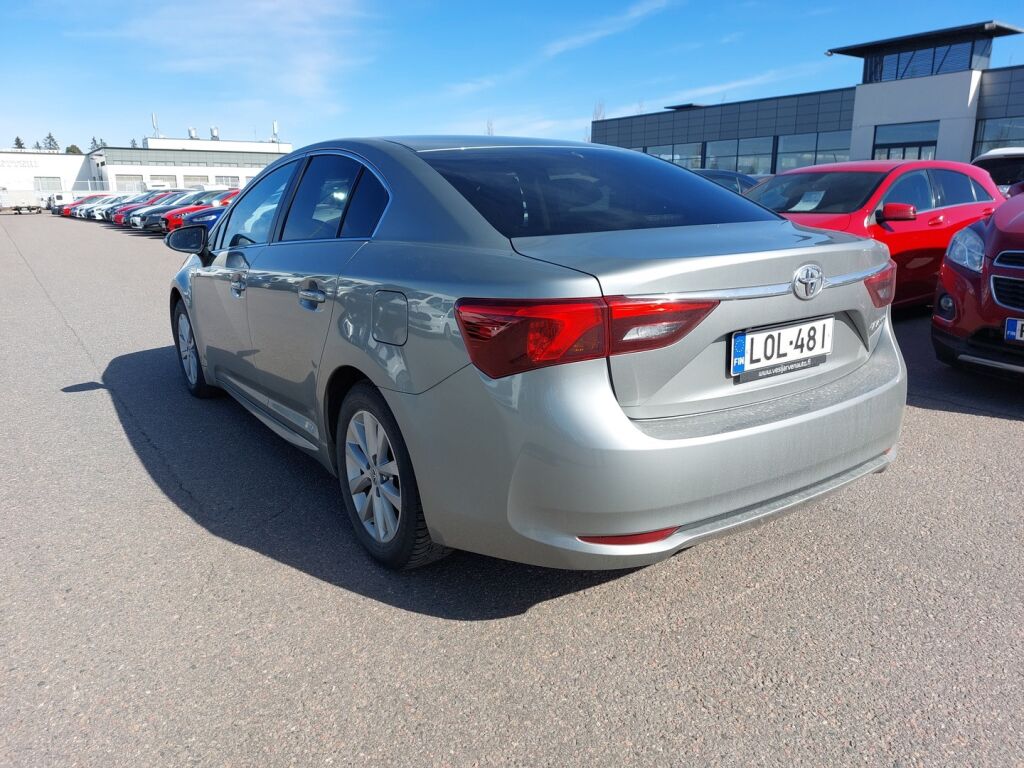 Toyota Avensis 2018 Harmaa