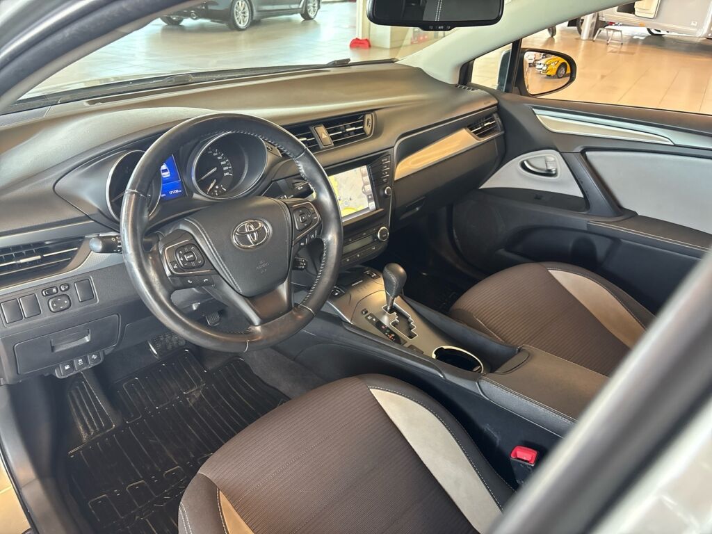 Toyota Avensis 2018 Harmaa
