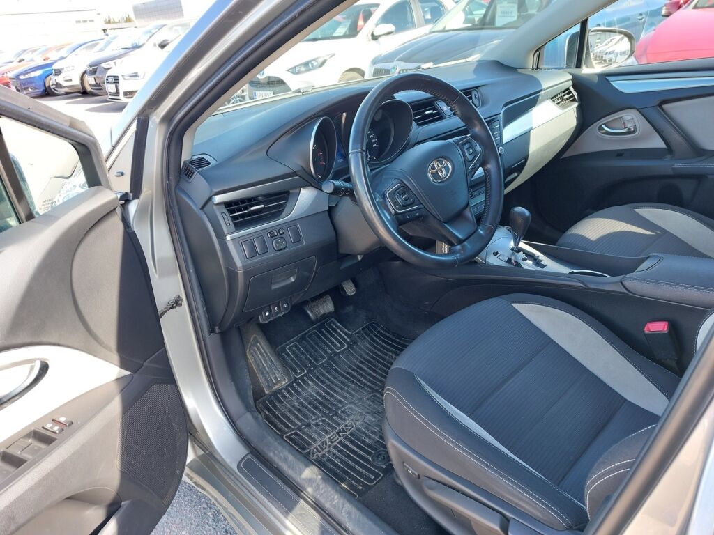 Toyota Avensis 2018 Harmaa