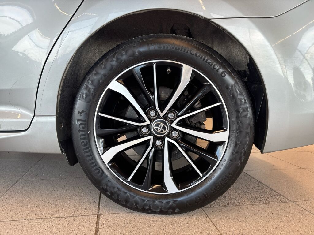Toyota Avensis 2018 Harmaa