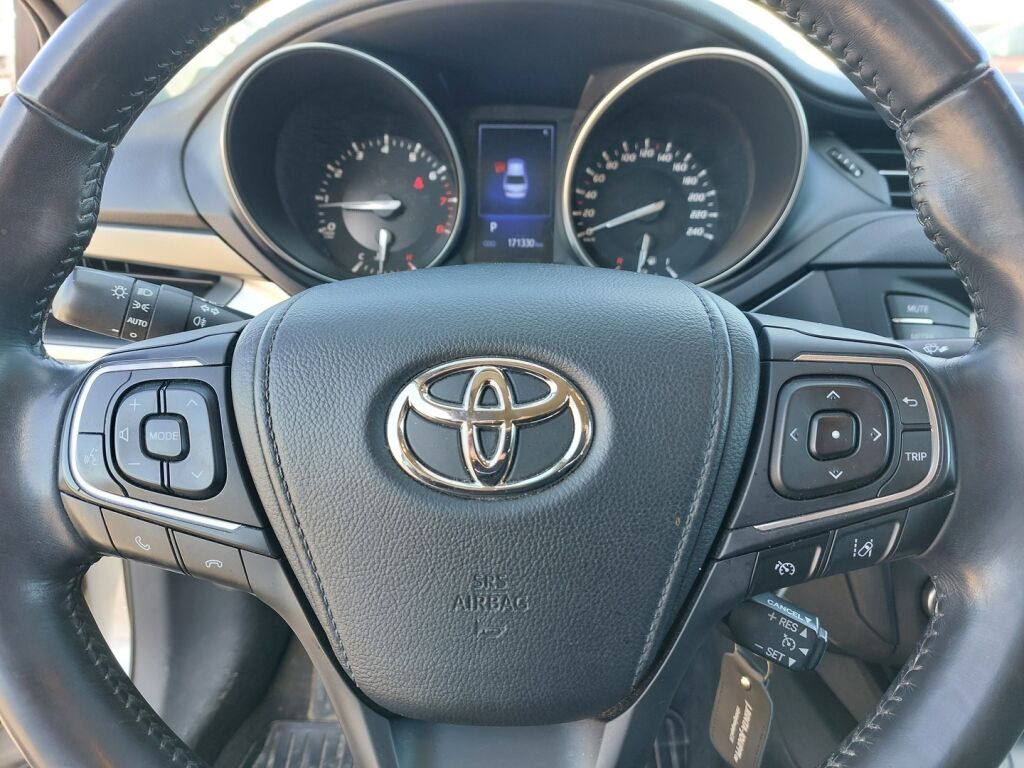 Toyota Avensis 2018 Harmaa