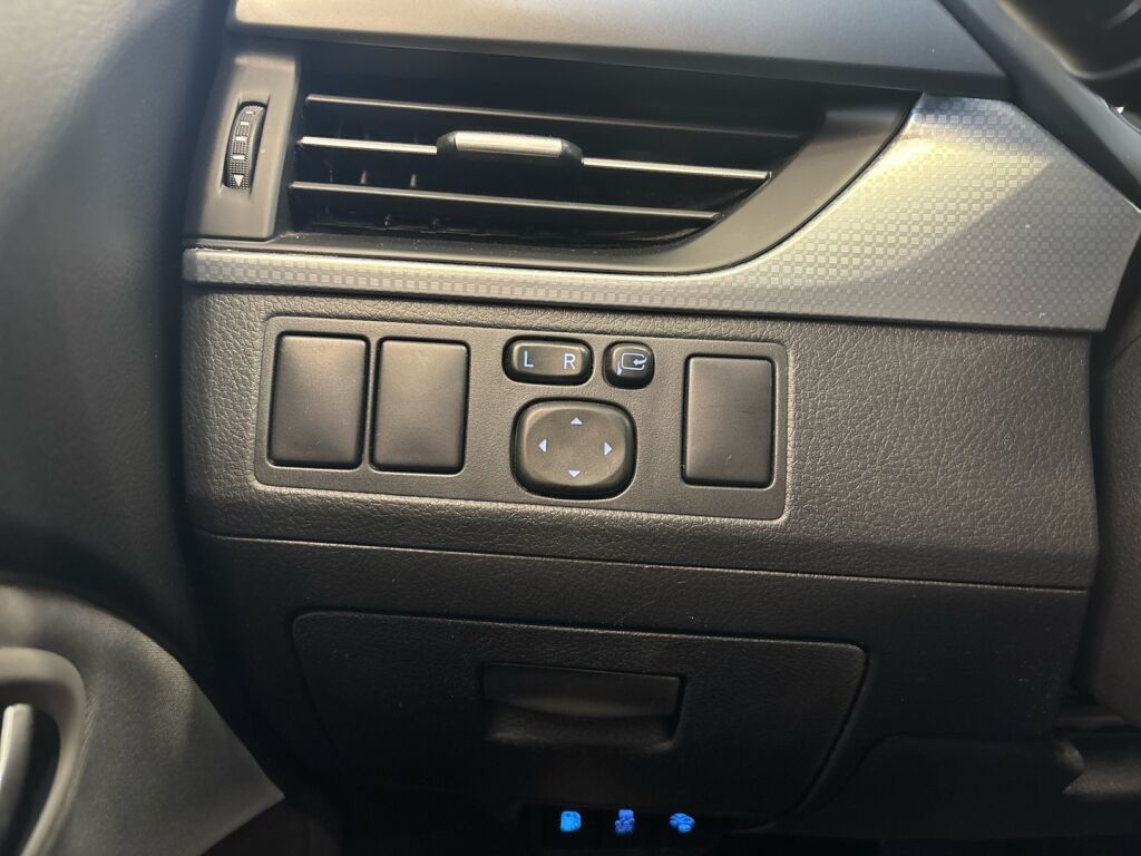 Toyota Avensis 2018 Harmaa