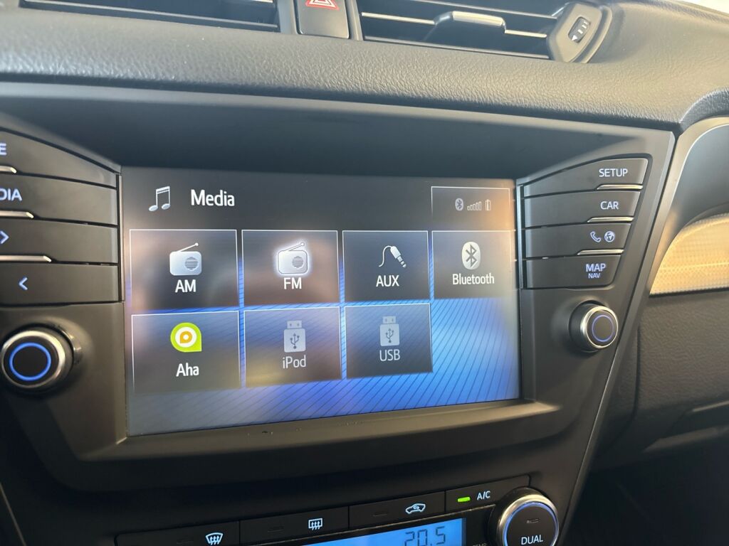 Toyota Avensis 2018 Harmaa