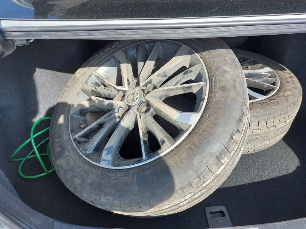 Toyota Avensis 2018 Harmaa