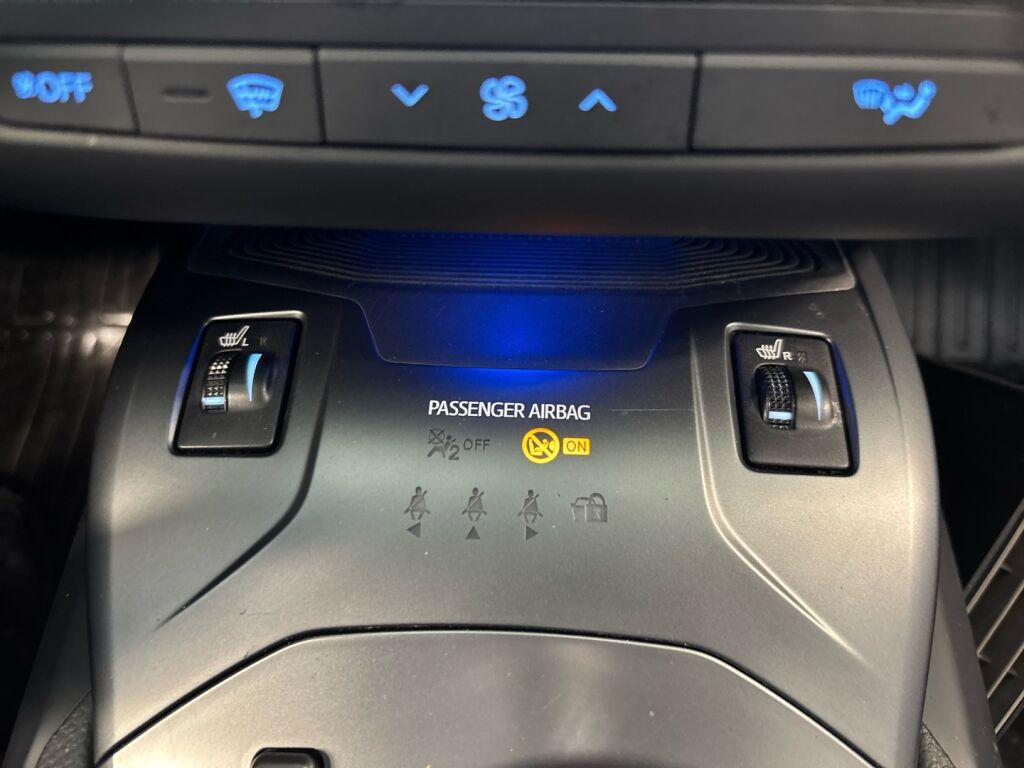 Toyota Avensis 2018 Harmaa