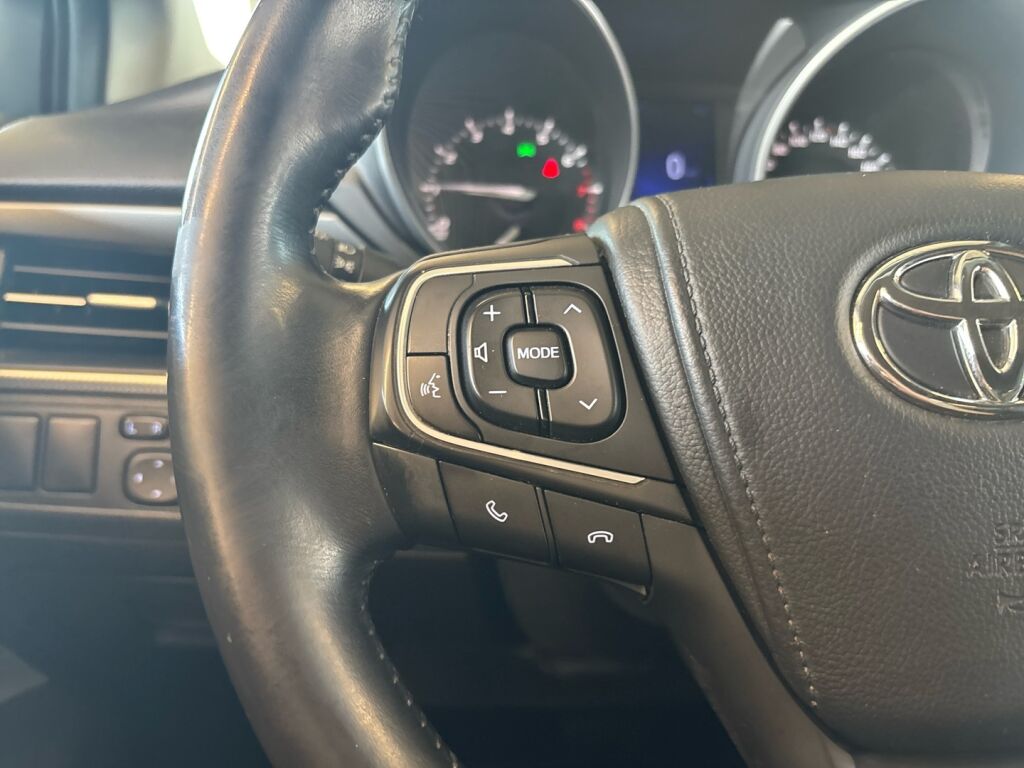 Toyota Avensis 2018 Harmaa