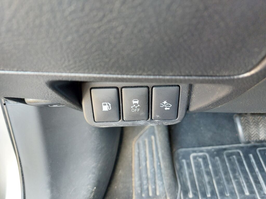 Toyota Avensis 2018 Harmaa