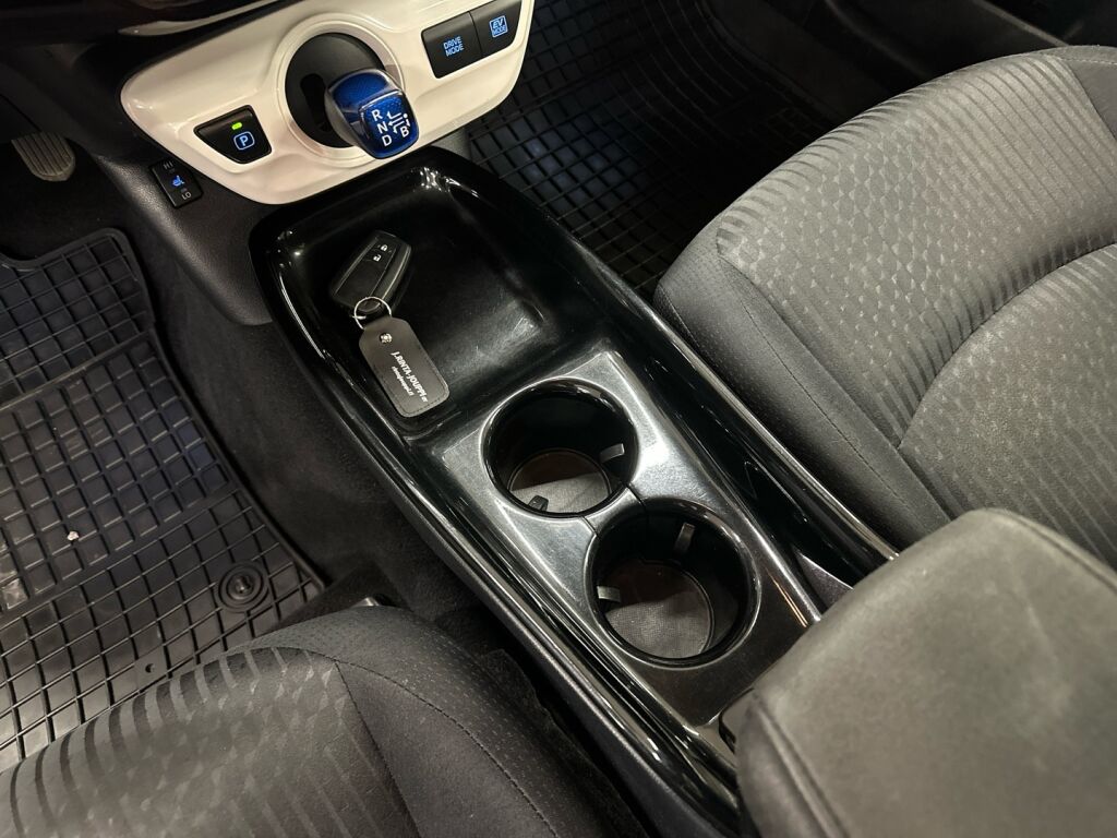 Toyota Prius 2018 Valkoinen