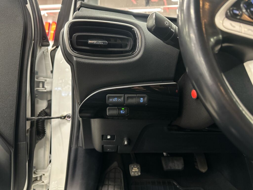 Toyota Prius 2018 Valkoinen