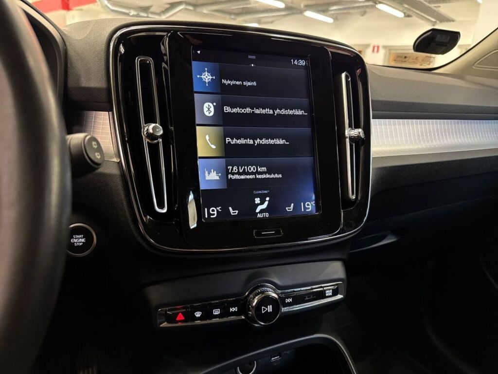 Volvo XC40 2018 Musta