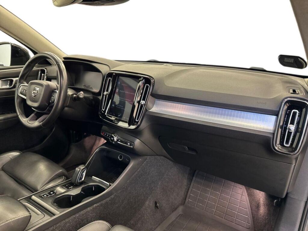 Volvo XC40 2018 Musta