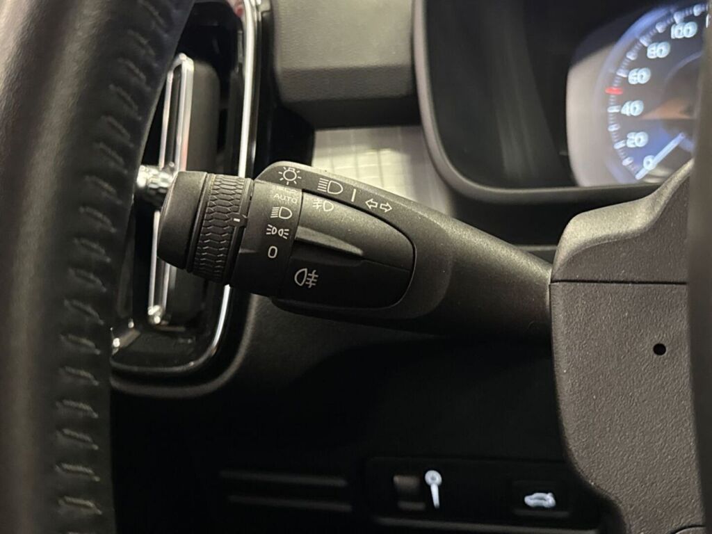 Volvo XC40 2018 Musta