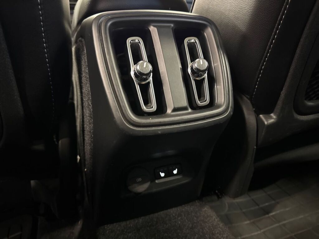 Volvo XC40 2018 Musta