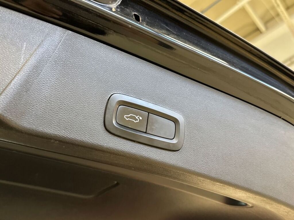 Volvo XC40 2018 Musta