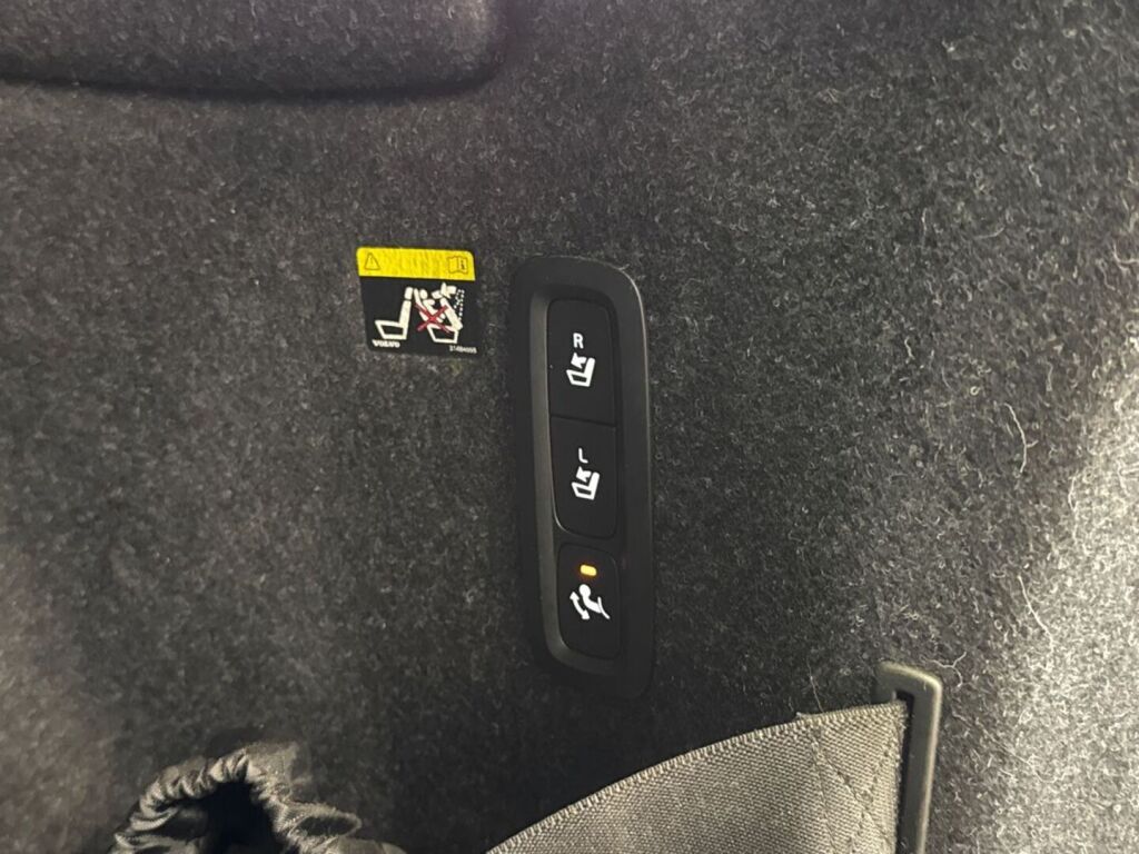 Volvo XC40 2018 Musta